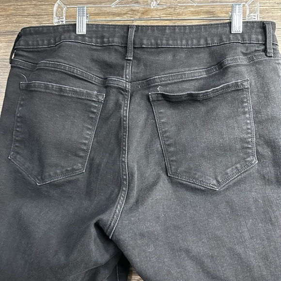 Old Navy Women's Rockstar Black Super Skinny Mid Rise Jeans - Picture 2 of 7